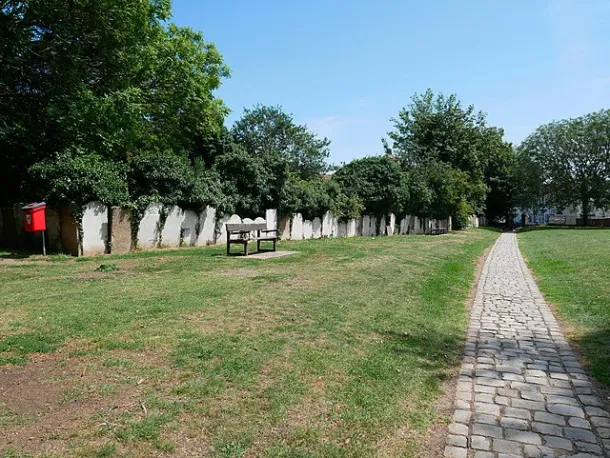 640px gravestones to the east of minster abbey  isle of sheppey
