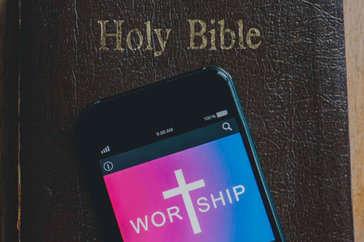 images/downloaded_media/bible-smartphone-tinified.jpg#joomlaImage://local-images/downloaded_media/bible-smartphone-tinified.jpg?width=1085&height=1200